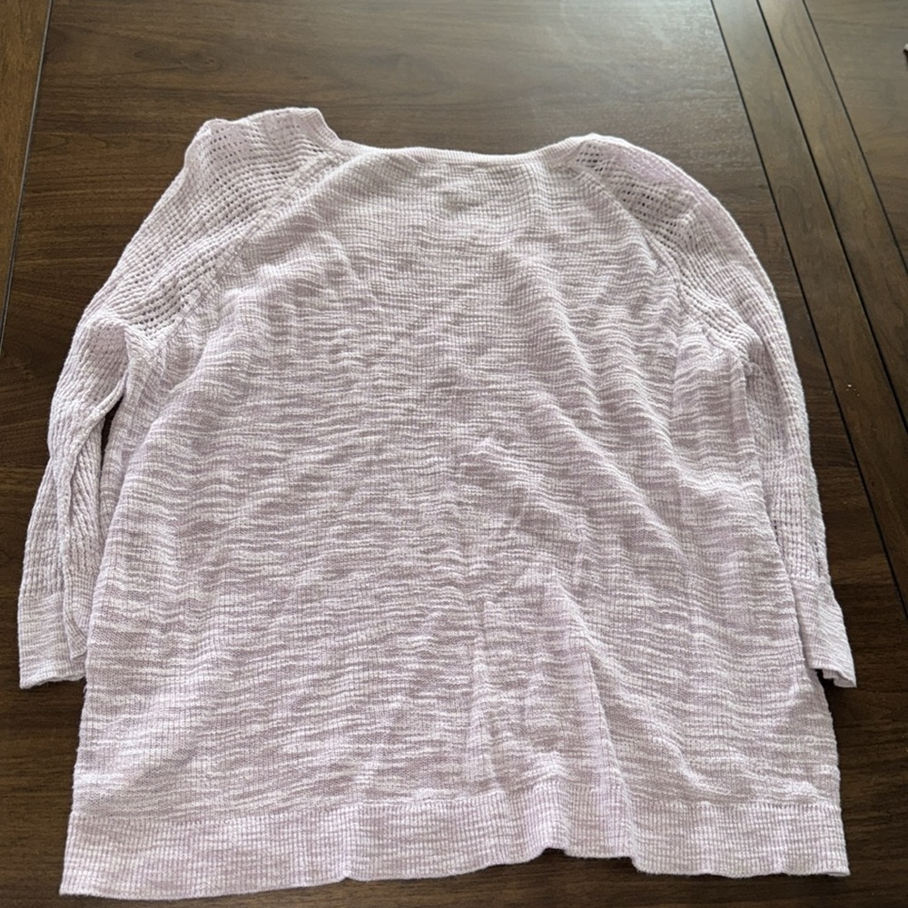 EXPRESS women’s lavender top, detailing on shoulders. - Picture 3 of 3